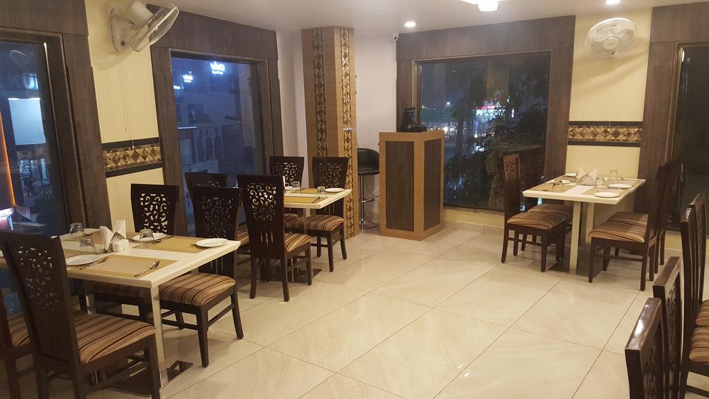 Sle Residency Hotel Varanasi Restaurant