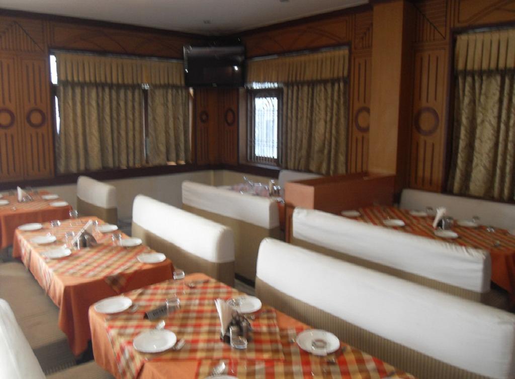 Surabhi International Hotel Varanasi Restaurant
