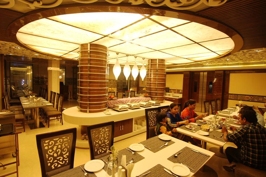 Costa River Hotel Varanasi Restaurant
