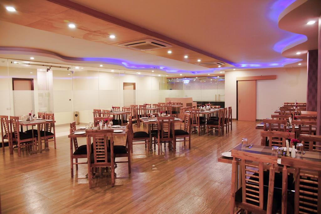 Gen X Plaza Hotel Varanasi Restaurant