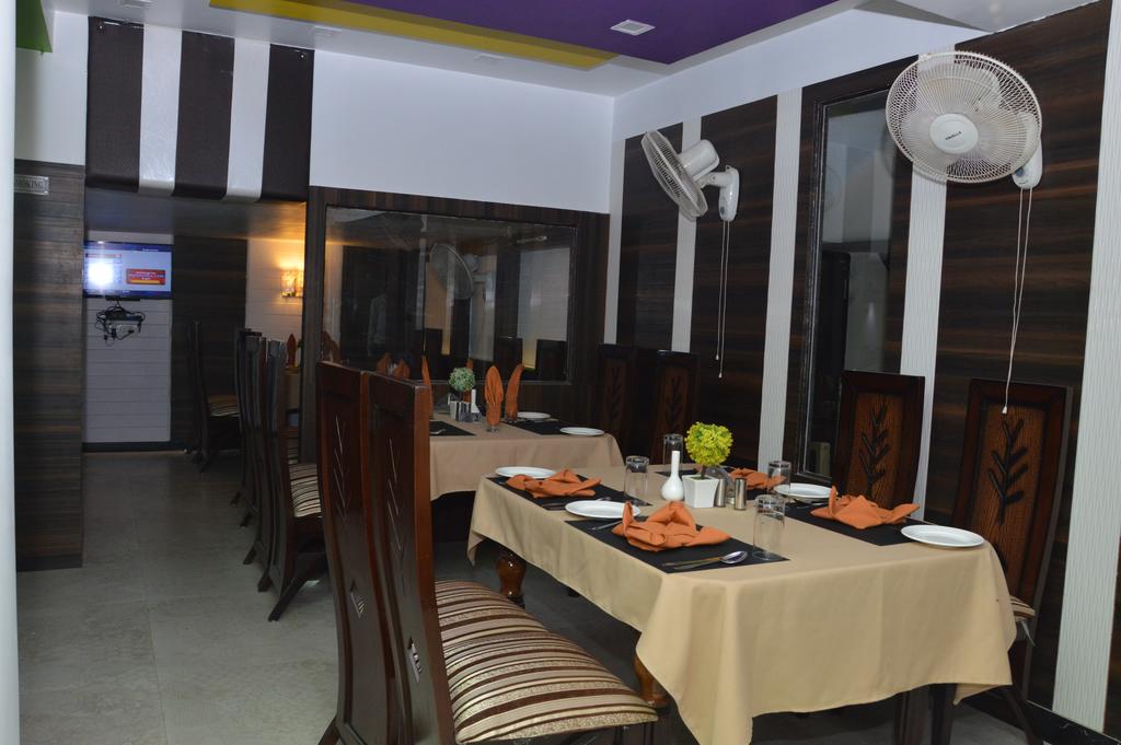 Park Inn Hotel Varanasi Restaurant