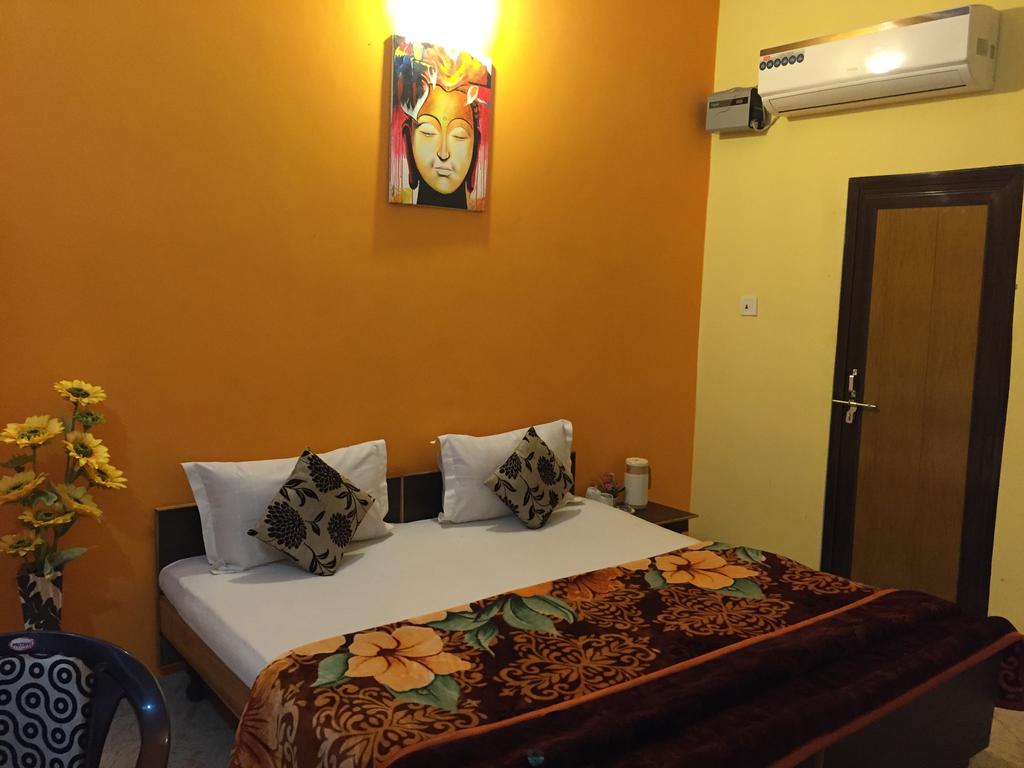 Aanvi Palace Hotel Varanasi