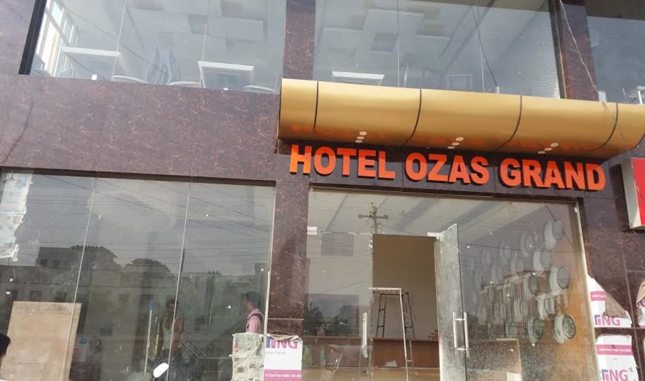 Ozas Grand Hotel Varanasi